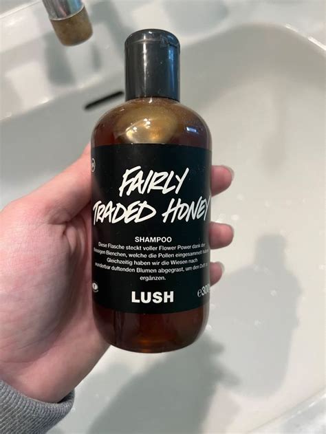 Flasche Fairly Traded Honey Shampoo und Honigwaben