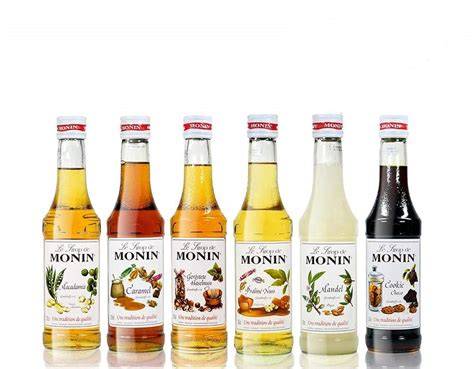 Flasche Monin Schoko Sirup und Zutaten für Kaffee