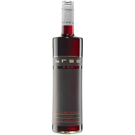 Flasche Primitivo neben Zartbitterschokolade
