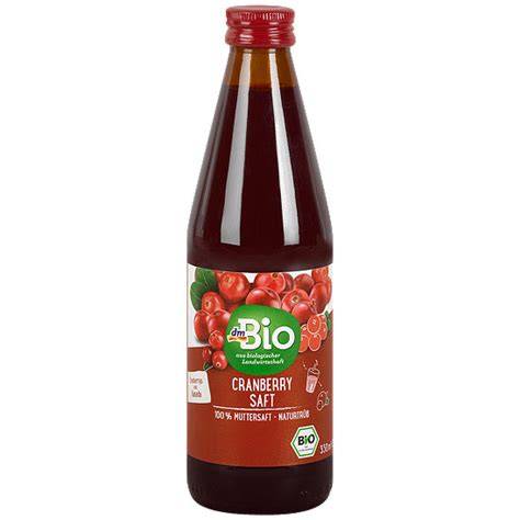 Flasche dm bio Cranberry Saft mit Bio-Zertifikaten und Zutatenliste