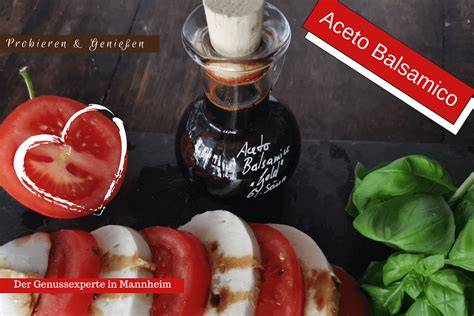 Flasche mit Aceto Balsamico und Tomate-Mozzarella