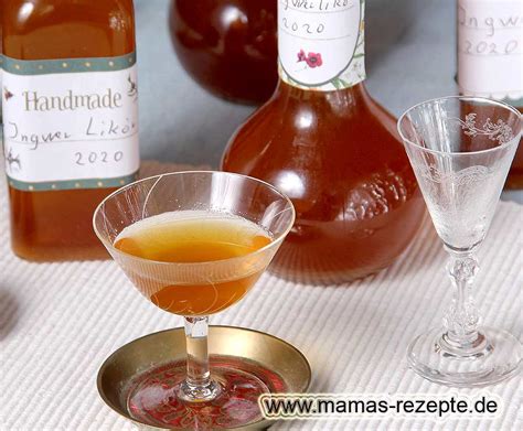 Flasche selbstgemachter Ingwerlikör mit Honig