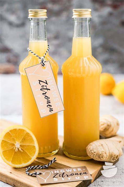 Flaschen mit Ingwer-Zitronen-Sirup