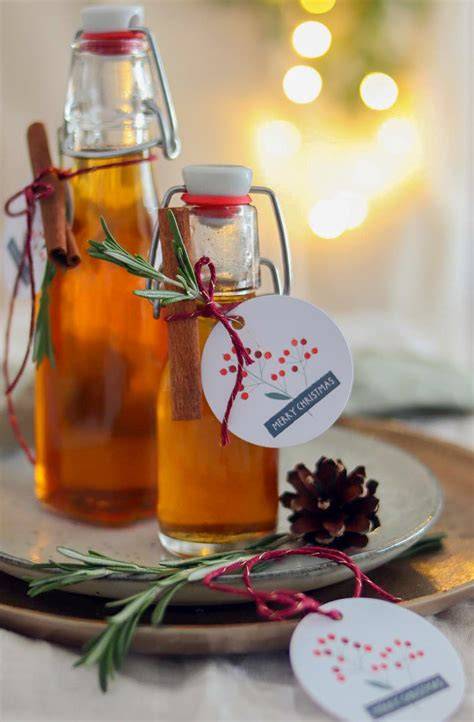 Flaschen mit selbstgemachtem Zimtsirup als Geschenk