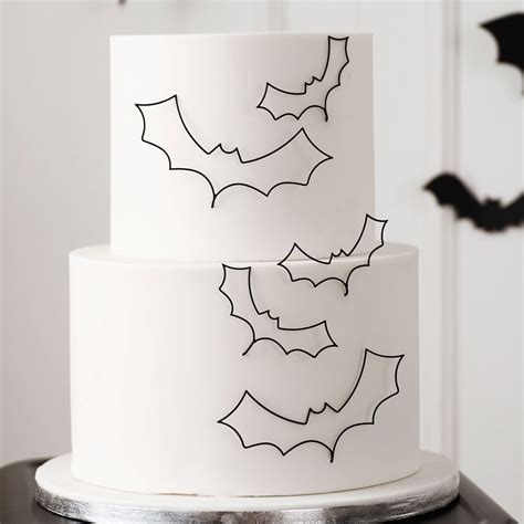 Fledermaus auf Draht stecken in Fondantfigur