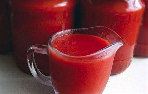 Fleischige und reife Tomaten für Ketchup