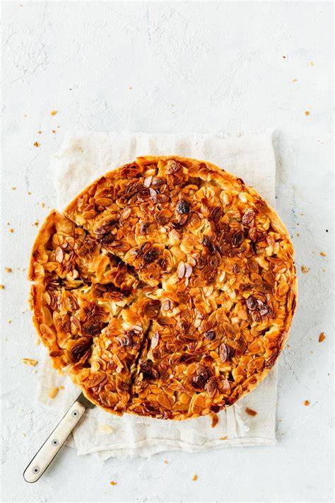 Florentiner Apfelkuchen serviert mit Kaffee