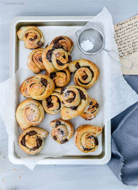 Fluffige Mohn-Marzipan Hefeschnecken