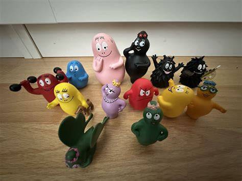 Fondant Barbapapa Figuren auf einer kindlichen Geburtstagstorte
