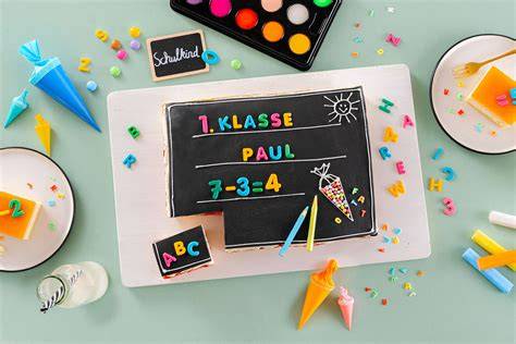 Fondant Dekoration Stifte und Schultafel auf Kuchen