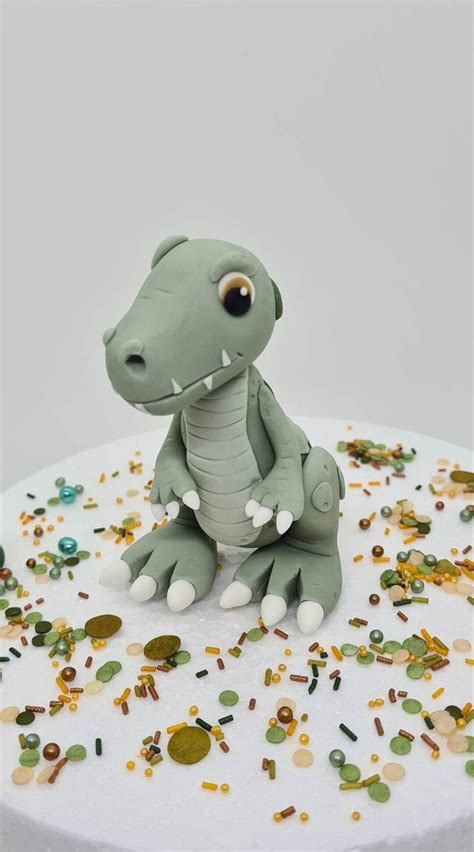 Fondant Dino Figur mit Grüntönen und Details