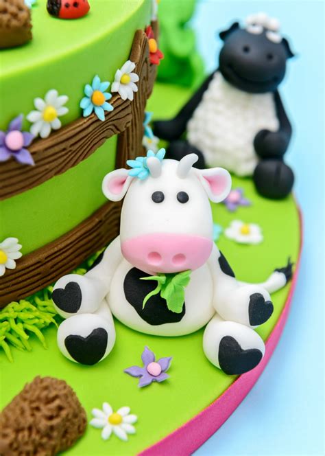 Fondant Figuren auf Torte