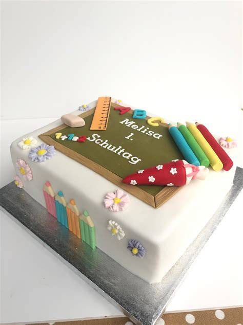 Fondant in verschiedenen Farben und Formen