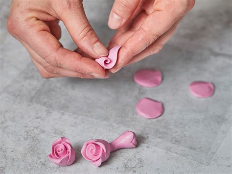 Fondant luftdicht verpackt in Schüssel und Folie