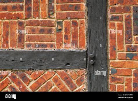 Fondant-Fenster und Tür, Ziegelmuster und essbare Richtkranz-Details