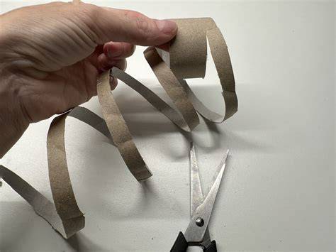 Fondant-Horn Schritt-für-Schritt - spiralförmig, goldglänzend