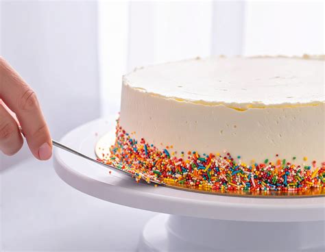 Fondant-Torte: Tools und Techniken für Anfänger