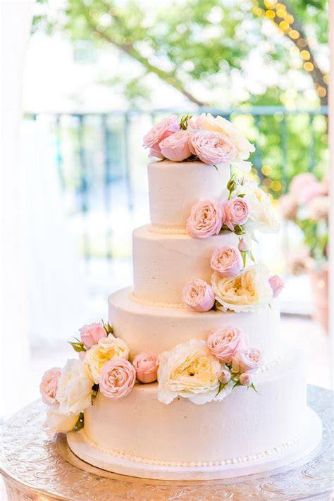 Fondant-Torte in mehreren Schichten