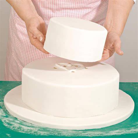 Fondant-Torte transportieren und präsentieren