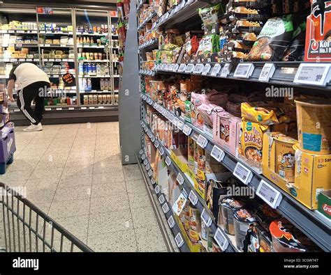 Fondant-Verpackung oder Regalansicht in einem Supermarkt