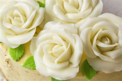 Fondantblumen und Marzipanrosen