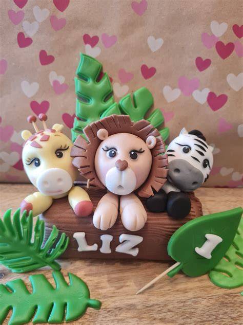 Fondantfiguren und Cake Topper auf Motivtorte