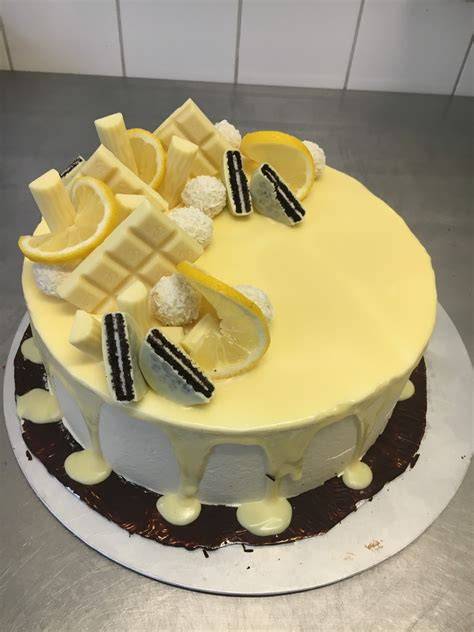 Fondanttaugliche Cremes: Ganache und Buttercreme