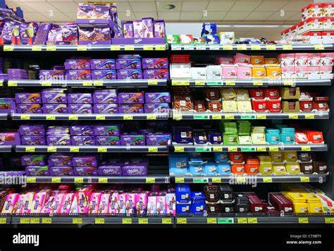 Foto: Beschädigte Lindt-Produkte im Supermarktregal