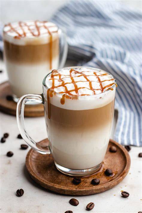 Foto: Caramel Macchiato mit Drizzle und Krokant