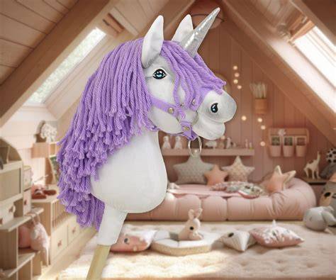 Foto: Einhorn-Torte mit lila Mähne