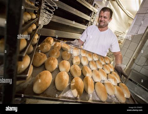 Foto: Frisch gebackene Milchbrötchen aus der Backstube