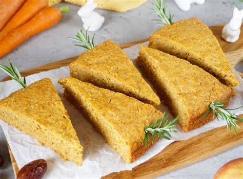 Foto: Frisch gebackener Möhrenkuchen ohne Zucker und Fett