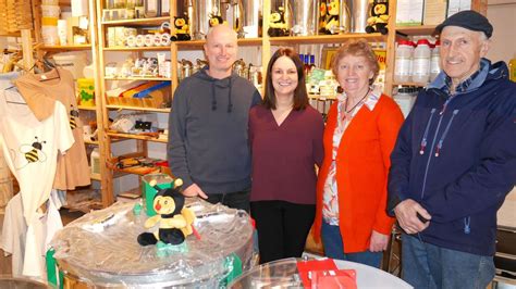 Foto: Jubiläumsfeier Imkereibedarf Burgstaller mit Familie und Gästen