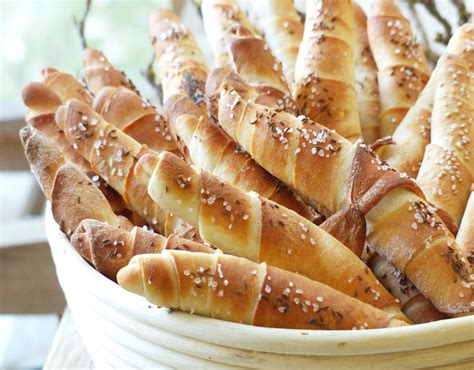 Foto: Karamelleis mit sichtbarem Karamellswirl und grobem Salz