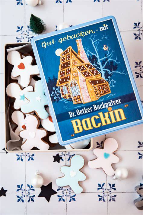 Foto: Lebkuchen nach dem Glasieren in Plätzchendose mit Backtrennpapier