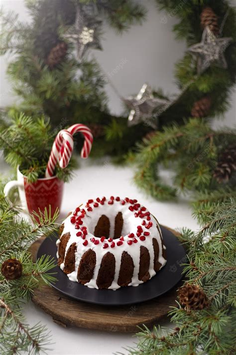 Foto: Lebkuchen-Haus-Deko mit Zuckerguss und White-Lace-Verzierung