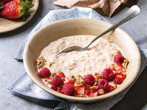 Foto: Low Carb Flohsamenschalen-Pudding mit Beeren und Nüssen