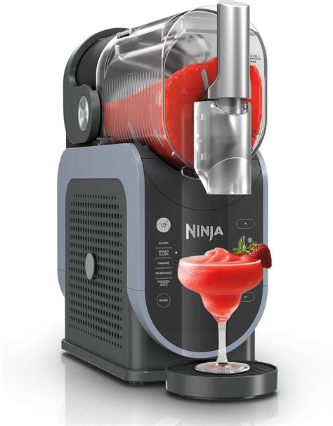 Foto: Ninja SLUSHi im Einsatz mit Frozen Juice und Cocktail-Gläsern