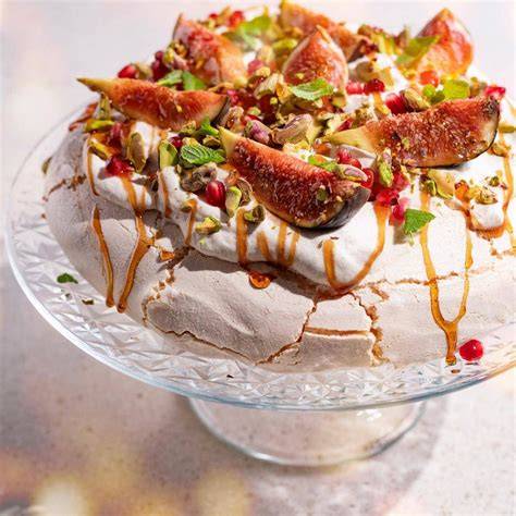 Foto: Pavlova-Weihnachtsvariante mit Grapefruit und Granatapfelsirup