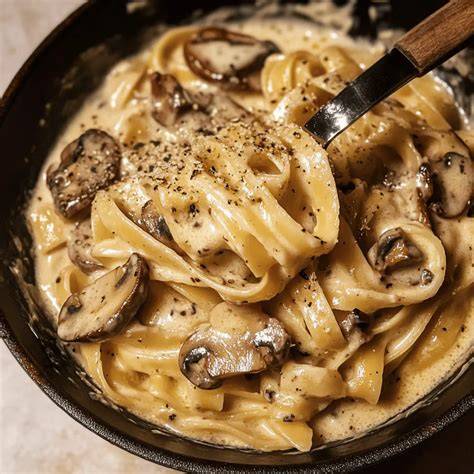 Foto: Pfannenpasta mit Pilzen und gehobeltem Trüffel