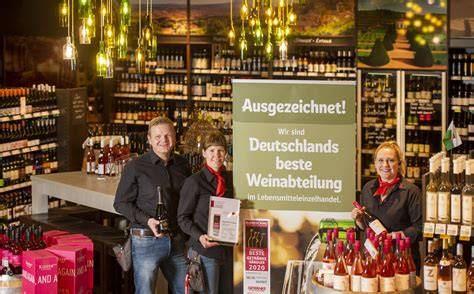 Foto: REWE Weinabteilung mit Schokoladenangebot