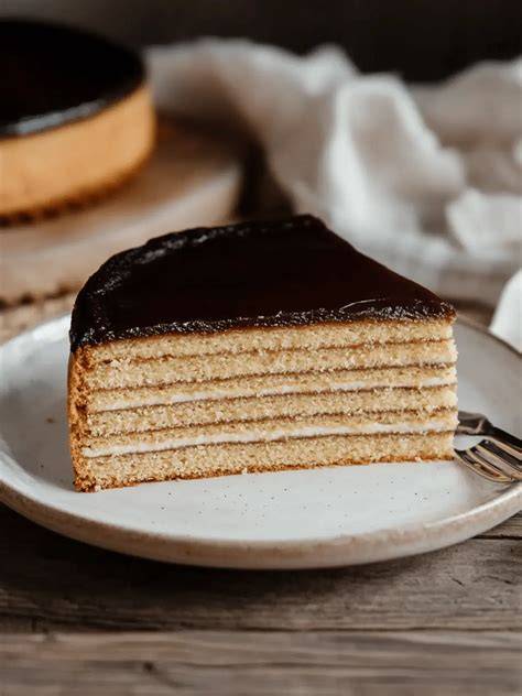 Foto: Schichten von Baumkuchen in einer Form