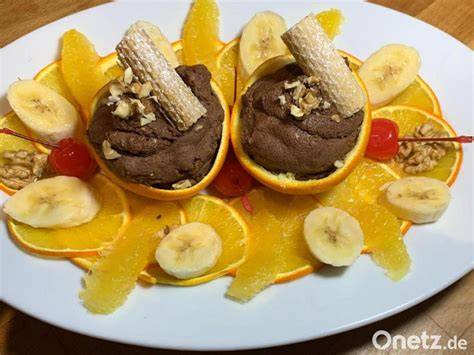 Foto: Schokoganache im Topf und Schokosahne im Rührgerät