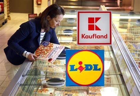 Foto: Torten-Auslage in der Lidl Tiefkühltruhe