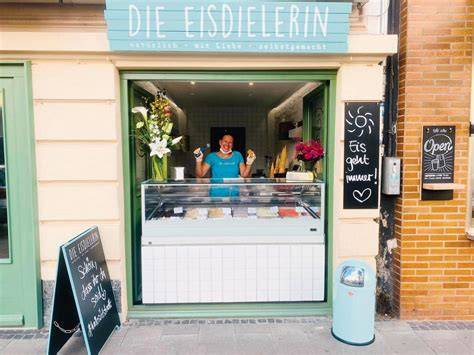 Foto: Vintage Eisdiele mit Retro-Schriftzug