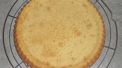 Foto: farbiges Marzipan auf Tortenboden