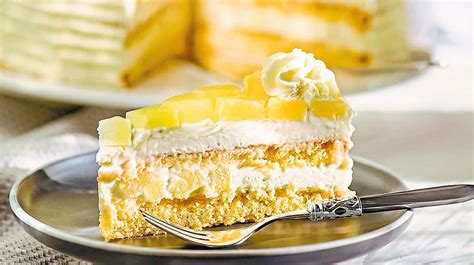 Foto: fertige Ananas‑Mascarpone Torte, angeschnitten