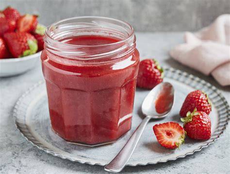 Foto: fertige Gläser Erdbeermarmelade ohne Zucker