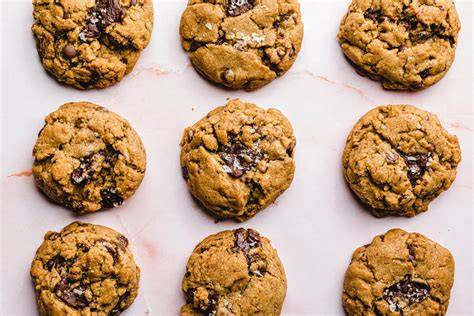 Foto: frisch gebackene vegane Chocolate Chip Cookies