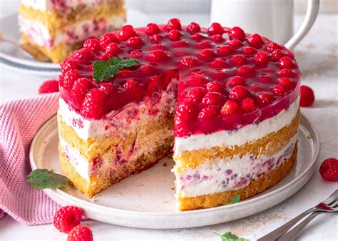 Foto einer frischen Torte aus der Huck Bäckerei